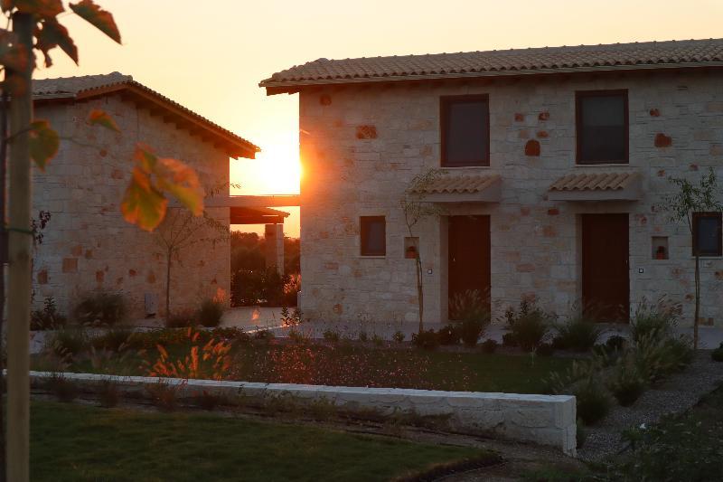Mint Retreat Suites (Adults Only) Kalandra Exterior foto